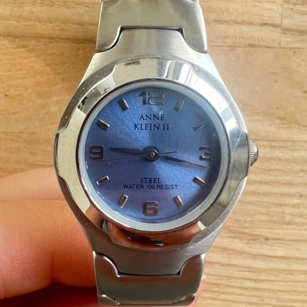 Anne klein II ladies silver tone watch in original box NEW BATTERY